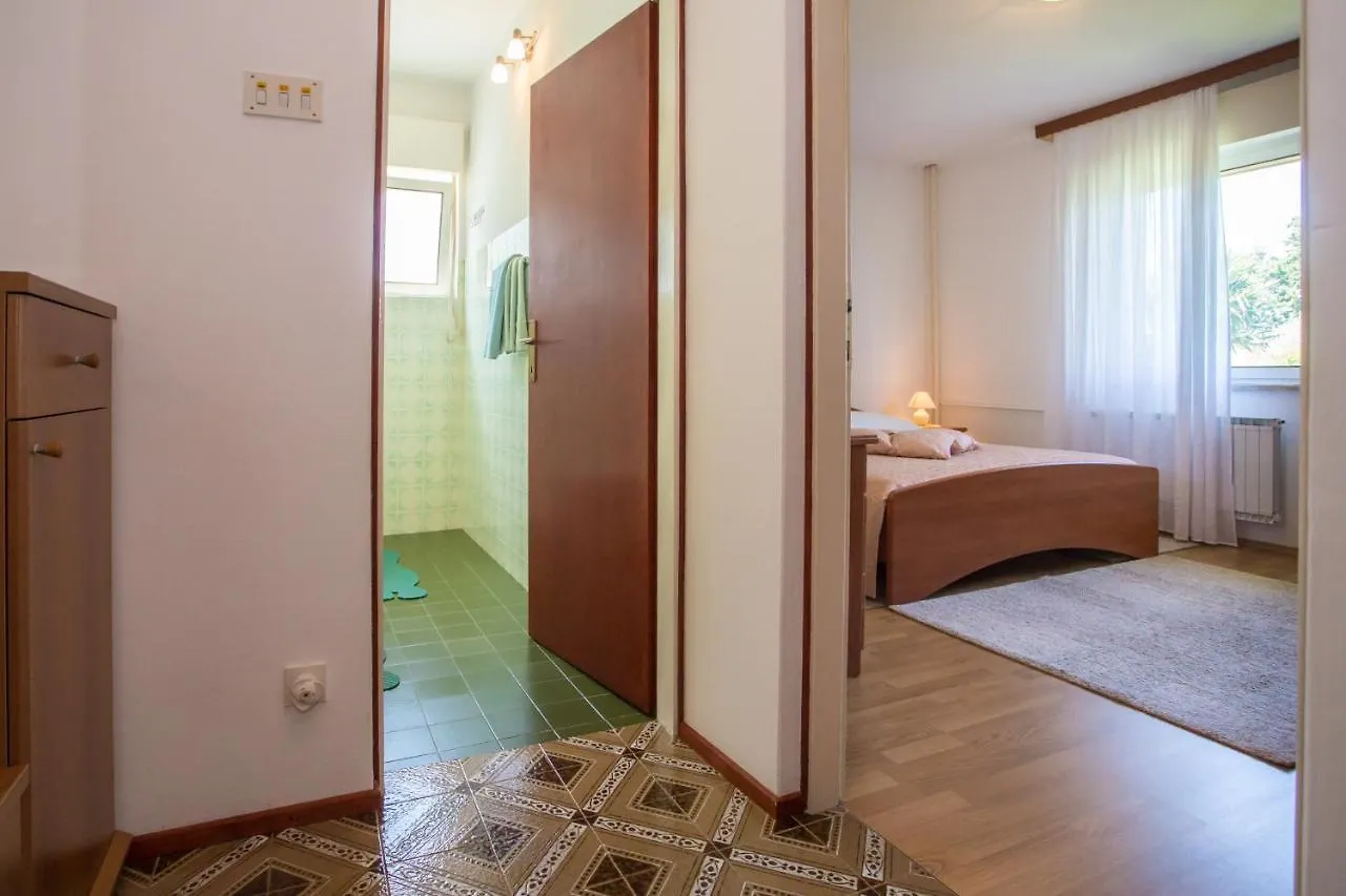 Garden View Apartment In Porec For 2 - 4 Persons