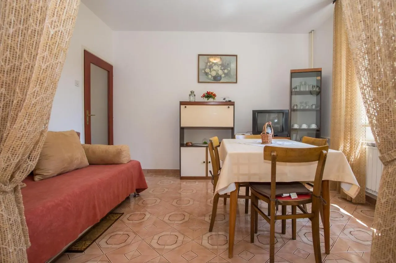 Garden View Apartment In Porec For 2 - 4 Persons