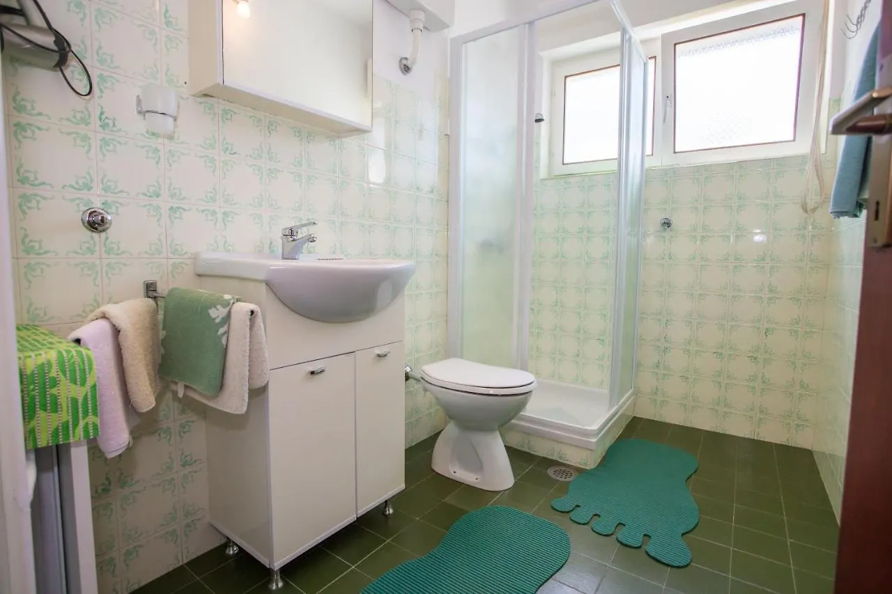 Garden View Apartment In Porec For 2 - 4 Persons 克罗地亚