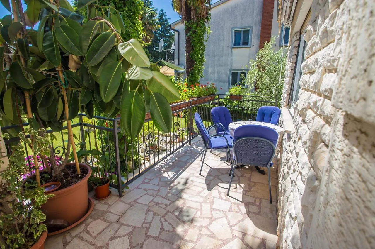 Garden View Apartment In Porec For 2 - 4 Persons