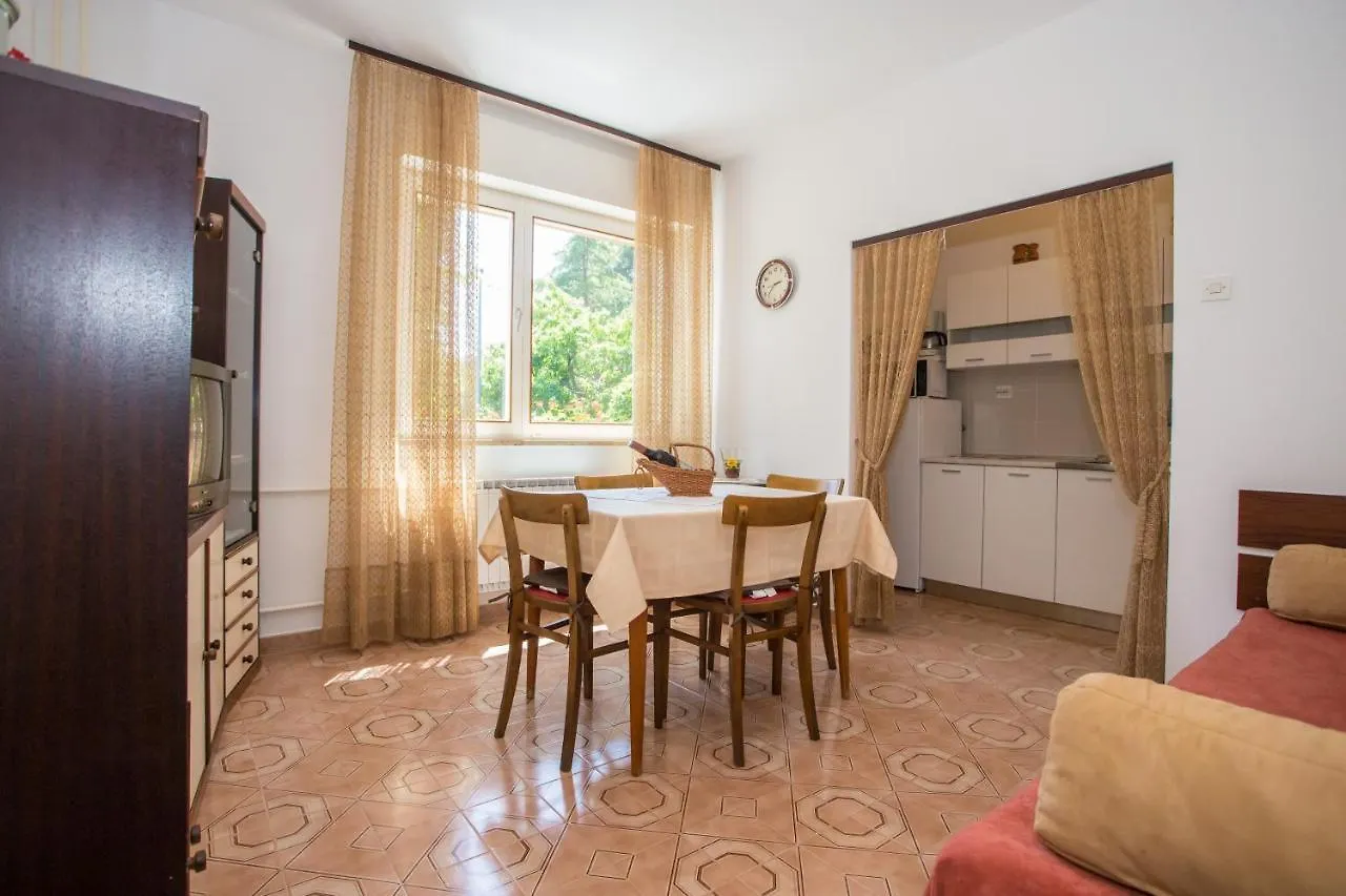 Garden View Apartment In Porec For 2 - 4 Persons